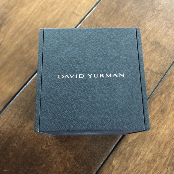 New in Box David Yurman Solari Stud Earrings in 18K Yellow Gold with Diamonds - Picture 4 of 9